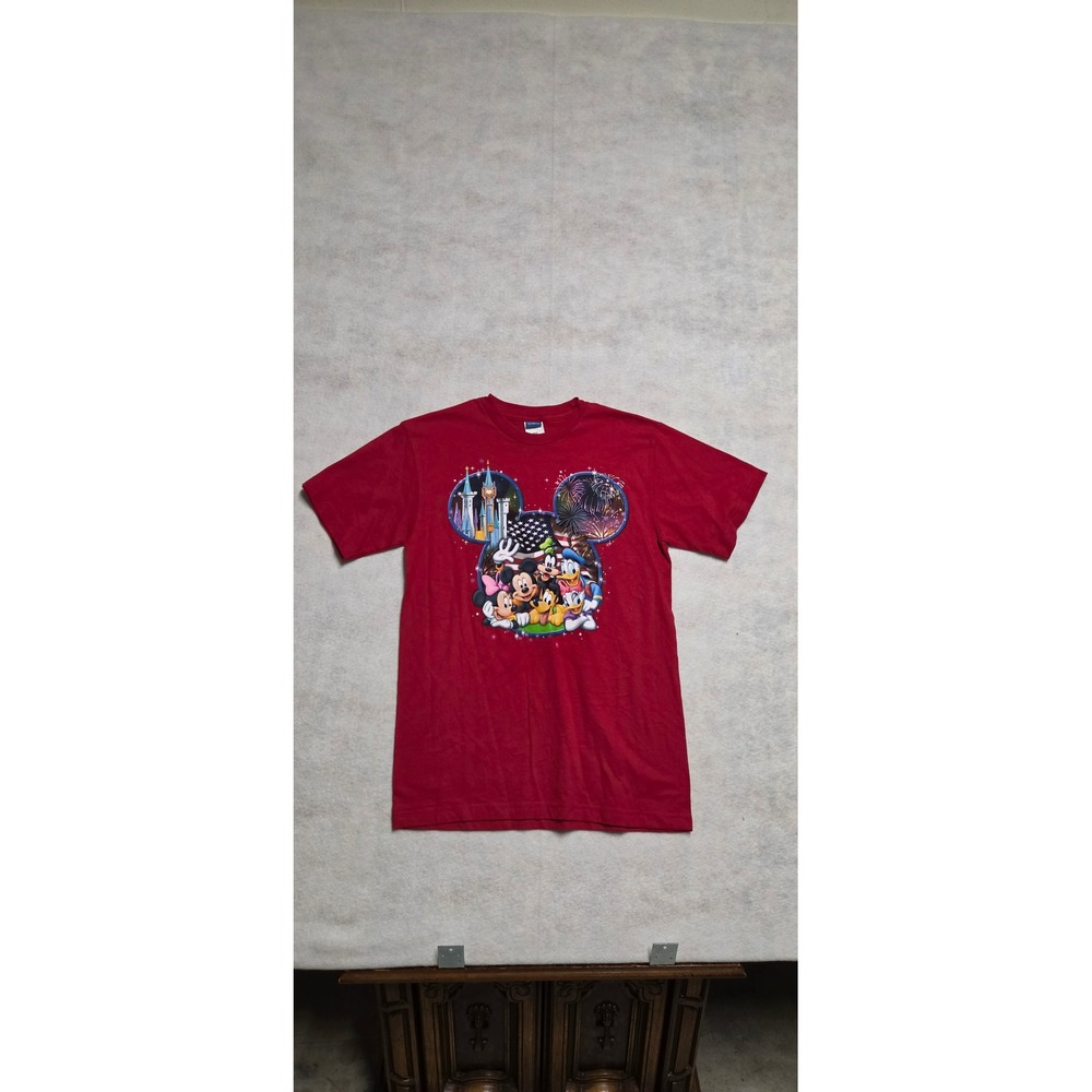 Disney Mickey Mouse Characters American Flag Red T-Shirt Size Medium AB1010